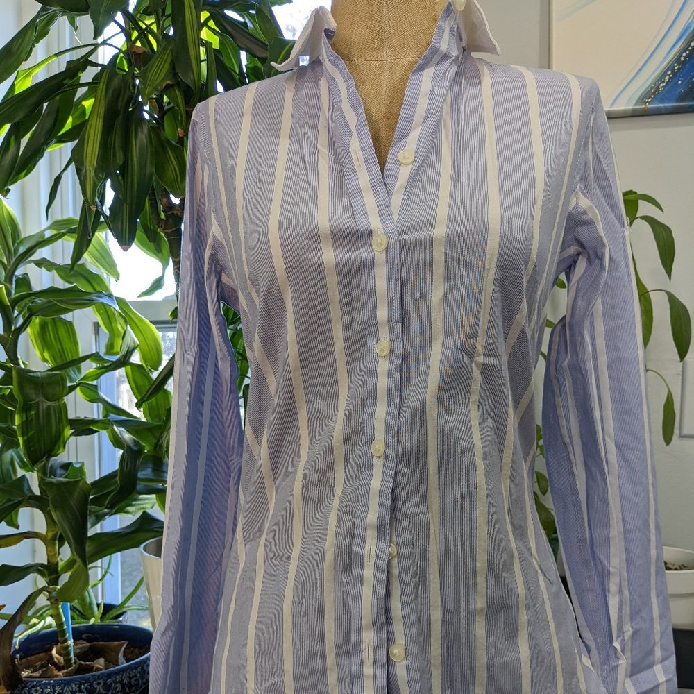 Womens Banana Republic Button Down Shirt Striped Blue and White Size 0